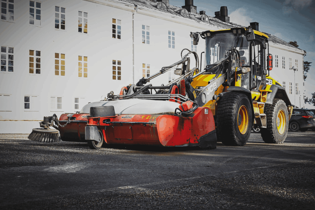 Pågående markarbete med maskin